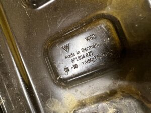 PODSTAWA AKUMULATORA PORSCHE 911 991 CARRERA LIFT