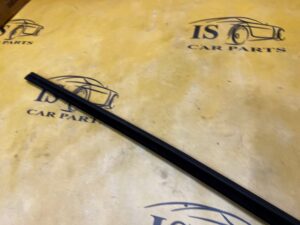 LISTWA ZGARNIAJĄCA SZYBY DRZWI PRZÓD LEWY DACIA DOKKER