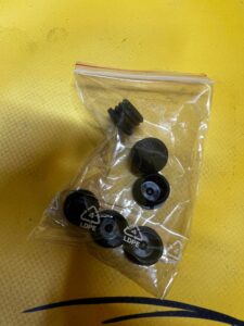 4 X ZATYCZKA PROWADNICY HAMULCOWEJ BMW NOWA OEM