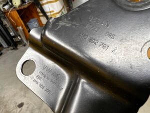 WSPORNIK ROZPÓRKA LEWY LEWA PORSCHE CAYENNE COUPE 9Y3 9Y0