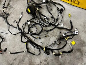 WIĄZKA DESKI PASA PRZEDNIEGO WNĘTRZA KOMORY DACIA SANDERO III 2023R