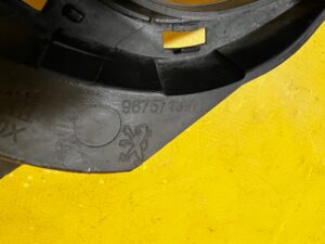 KRATKA DOLNA ŚRODKOWA ZDERZAKA PRZÓD PEUGEOT 508 RXH