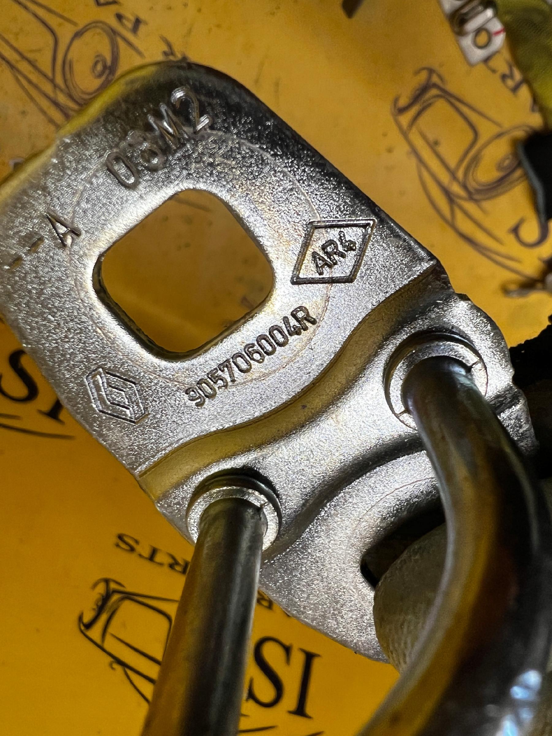 RYGIEL KLAPY BAGAŻNIKA DACIA SANDERO STEPWAY III 2023R