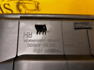 PRAWA GÓRNA OSŁONA POKRYWA BŁOTNIKA PRZÓD GENESIS GV70