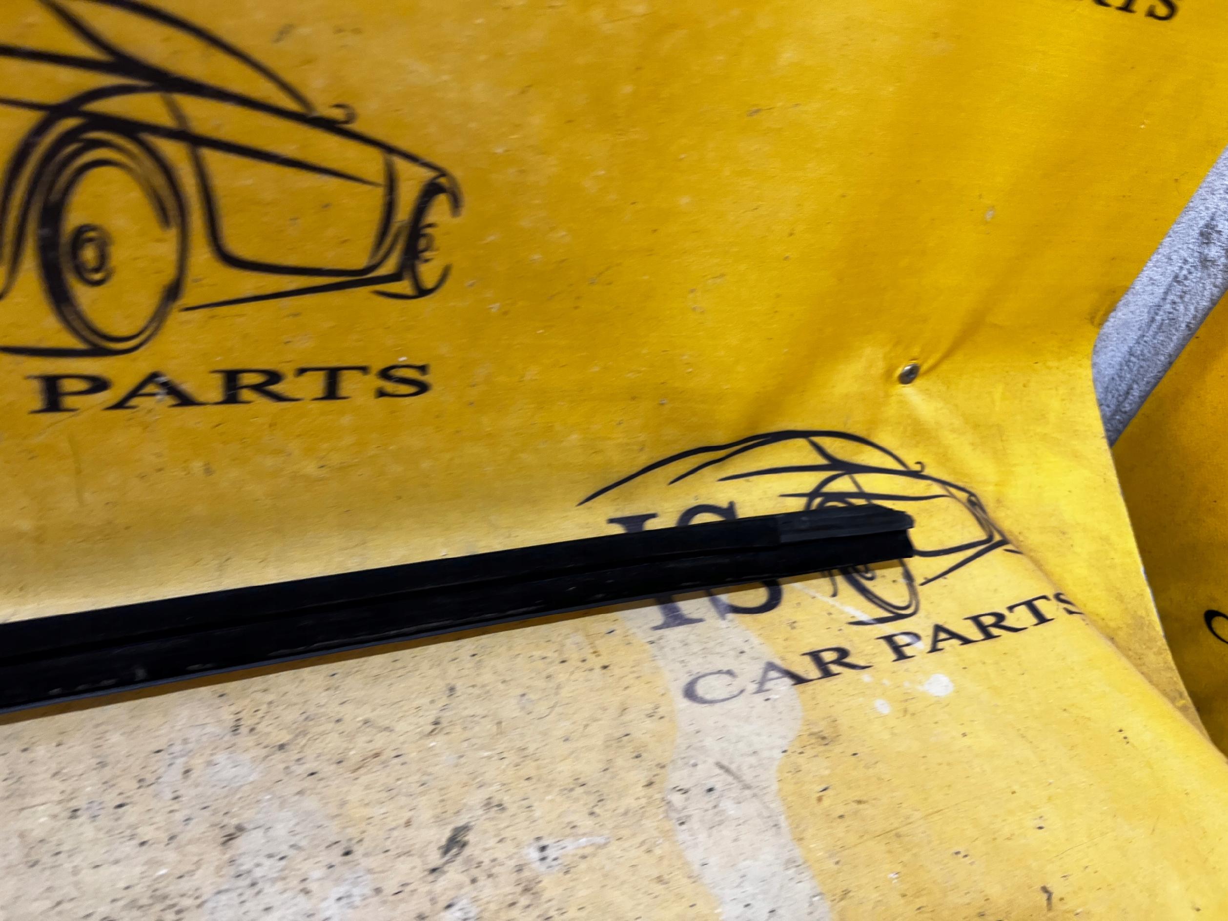 LISTWA CHROM DRZWI TYŁ PRAWY TESLA MODEL 3 PRZEDLIFT