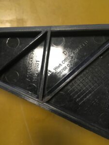 PRAWY ŚLIZG MOCOWANIE ZDERZAKA TYŁ INFINITI Q30