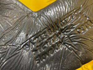 WYGŁUSZENIE BŁOTNIKA LEWY PRZÓD MERCEDES W213