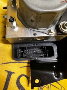 STEROWNIK POMPA ABS NISSAN X-TRAIL T32