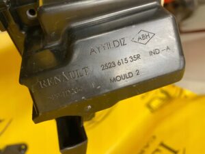 SKRZYNKA OBUDOWA BEZPIECZNIKÓW RENAULT CLIO V