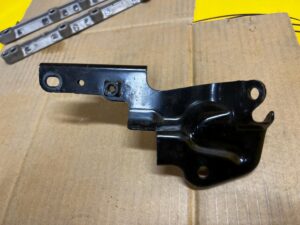 UCHWYT WSPORNIK ZAWORU WODY RENAULT DACIA MERCEDES NISSAN 1.3 TCE