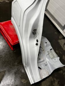 ĆWIARTKA BŁOTNIK POSZYCIE SŁUPEK PRÓG PRAWY TYŁ DACIA SANDERO 2023 III 3