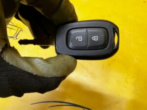 KLUCZYK PILOT KLUCZ DACIA LODGY LIFT 2022R