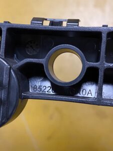 ŚLIZG MOCOWANIE ZDERZAKA PRAWY TYŁ INFINITI Q50