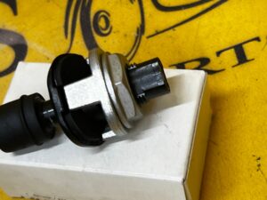 OGRANICZNIK POKRYWY BAGAŻNIKA LEWY BMW X5 E53 NOWY OEM