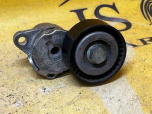 NAPINACZ ROLKA PASKA SKODA SCALA