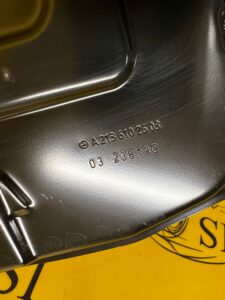 PODSTAWA WSPORNIK PODPORA OSŁONA AKUMULATORA MERCEDES E-KLASA W213 KOMBI