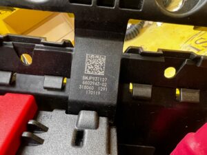 SKRZYNKA BEZPIECZNIKÓW ROZDZIELACZ PRĄDU KLEMA PIROTECH BMW 5 G30 M5 F90