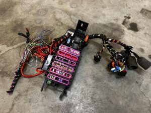 SKRZYNKA BEZPIECZNIKÓW PRZEKAŹNIKÓW AUDI SQ7 4M0 4.0 TDI