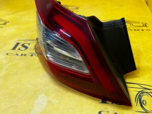 LAMPA TYŁ TYLNA LEWY LEWA W BŁOTNIK PEUGEOT 308 II T9 HB