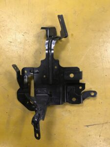 MOCOWANIE BLACHA WSPORNIK UCHWYT INFINITI Q50 Q70