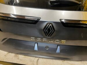 ZDERZAK 6 X PDC KLAPA LAMPY KAMERA BELKA TYŁ RENAULT ESPACE VI TEKQG 2024R