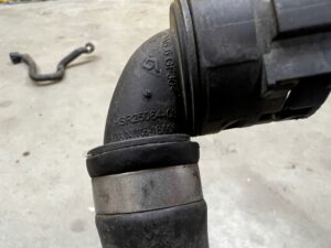 RURKA PRZEWÓD WĄŻ WODY UKŁADU CHŁODZENIA BMW M5 F90