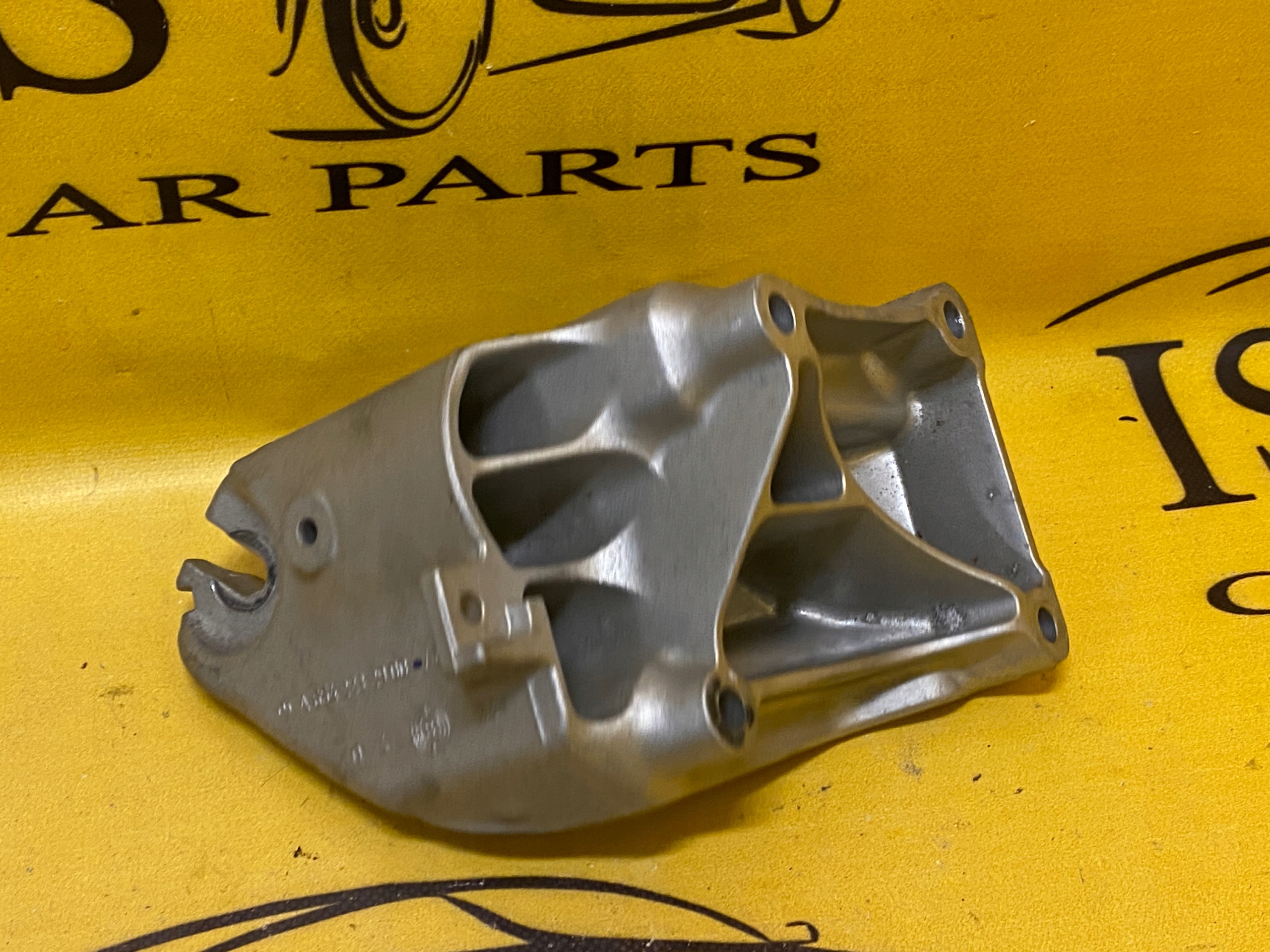 ŁAPA WSPORNIK MOCOWANIE SILNIKA MERCEDES CLS W257