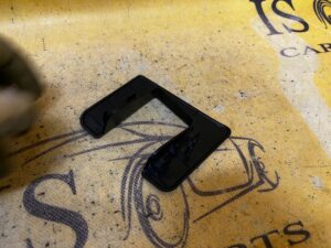 OSŁONA ZAWIASU KLAPY BAGAŻNIKA TYŁ PRAWY PRAWA PORSCHE CAYENNE II 7P5