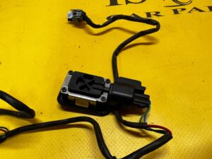 MIKROSTYK PRZYCISK OTWIERANIA KLAPY TYŁ WIĄZKA RANGE ROVER VELAR L560