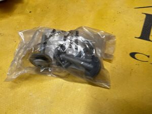 4 X ŚRUBA MOCUJĄCA BELKI ZDERZAKA TYŁ M6 BMW 5 E60 E61 NOWA OEM