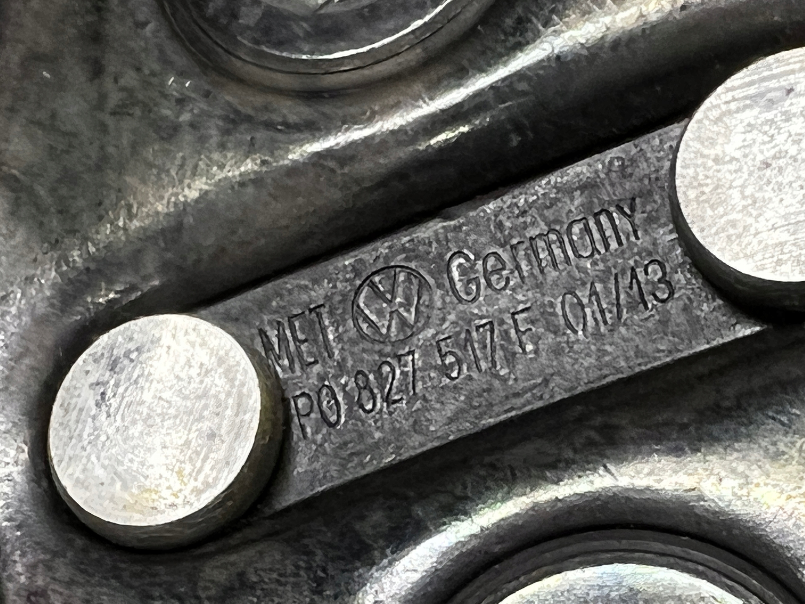 RYGIEL ZAMKA KLAPY BAGAŻNIKA TYŁ VW TOUAREG 7P