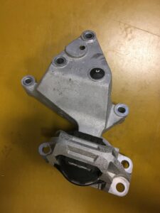 ŁAPA PODUSZKA SILNIKA NISSAN X-TRAIL T32 1.3 TCE