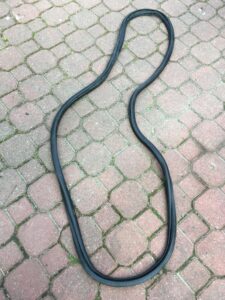 USZCZELKA PEUGEOT 308 T9 HB 9677500680