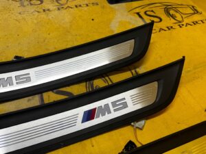 KOMPLET LISTWY LISTWA NAKŁADKA NAKŁADKI PROGU PRÓG LED BMW M5 F90 M-POWER