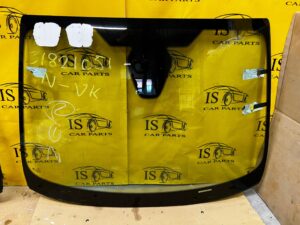 SZYBA CZOŁOWA GRZANA SENSOR FORD FIESTA MK8 20R