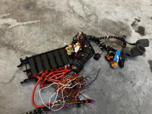 SKRZYNKA BEZPIECZNIKÓW PRZEKAŹNIKÓW AUDI SQ7 4M0 4.0 TDI