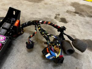 SKRZYNKA BEZPIECZNIKÓW PRZEKAŹNIKÓW AUDI SQ7 4M0 4.0 TDI