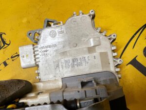 ZAMEK DRZWI TYŁ LEWY 6PIN AUDI A4 B8