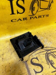 GNIAZDO PORT USB TUNELU TYŁ MERCEDES A KLASA W177