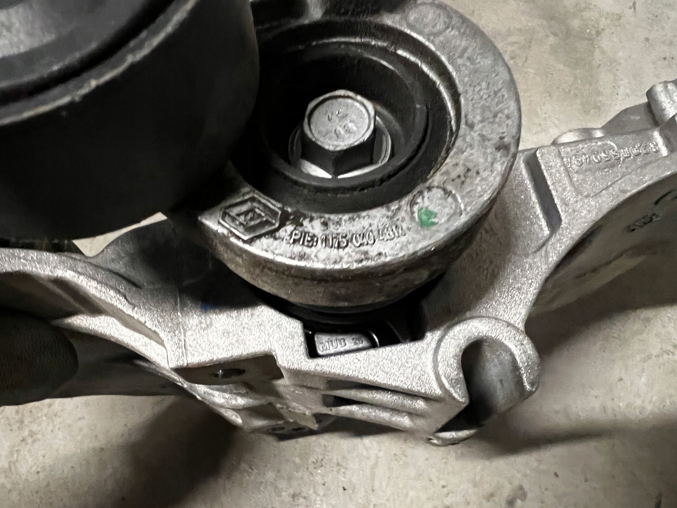 ŁAPA MOCOWANIE NAPINACZ ALTERNATORA RENAULT MEGANE IV 1.5 DCI