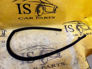 USZCZELKA DOLNA DRZWI PRZÓD PRZEDNIE PRAWY PRAWE SKODA SCALA