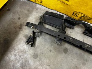 KOMPLET KIEROWNICA POWIETRZA ABSORBER BELKA PRZÓD DACIA DOKKER EU