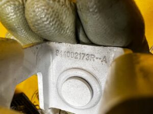 KOMPLET ZAWIASY KLAPY BAGAŻNIKA DACIA SANDERO STEPWAY III 2023R