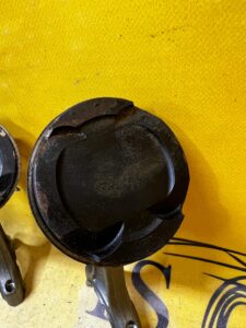 KOMPLET TŁOKI KORBOWODY ŚRUBY SILNIKA B38 BMW F40 MINI