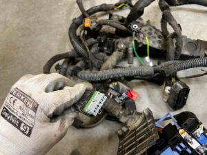 WIĄZKA INSTALACJA KOMORY SILNIKA PEUGEOT 308 II T9 1.6 E-HDI