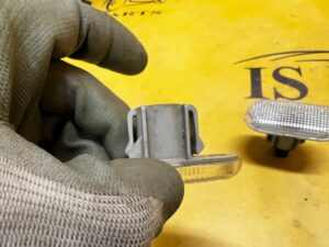 2 X KIERUNKOWSKAZ BŁOTNIKA PRZÓD DACIA DOKKER DUSTER I