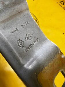 ZAWIAS MASKI POKRYWY SILNIKA PRAWY DACIA SANDERO III 369