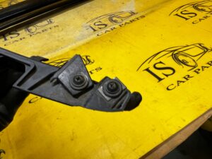 ŚLIZG MOCOWANIE ZDERZAKA TYŁ PRAWY RANGE ROVER VELAR L560