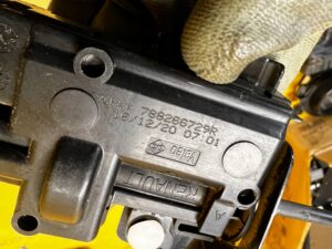 SIŁOWNIK KLAPKI WLEWU PALIWA DACIA DOKKER