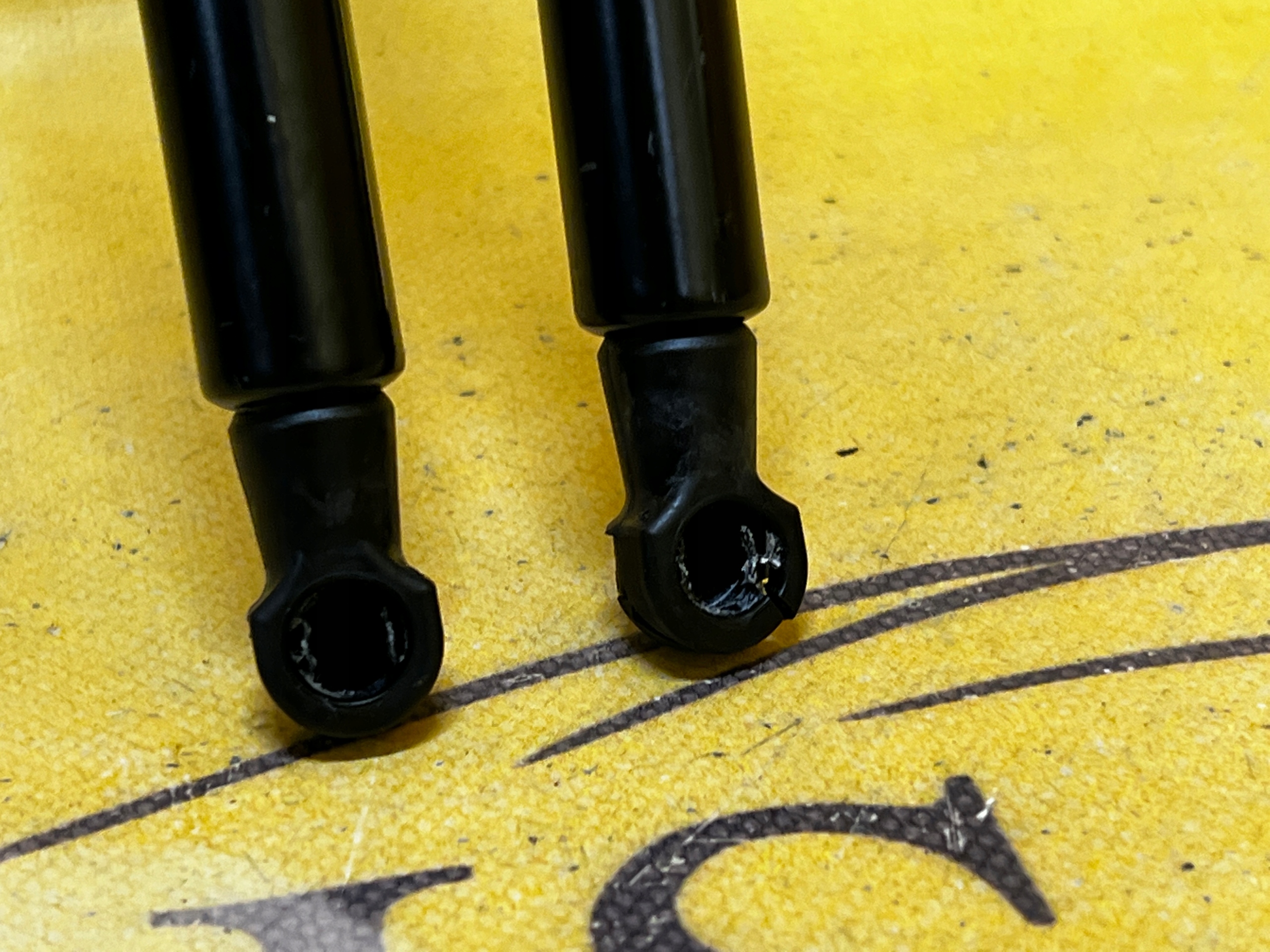 NOWE SIŁOWNIKI TELESKOPY KLAPY BAGAŻNIKA BMW F22